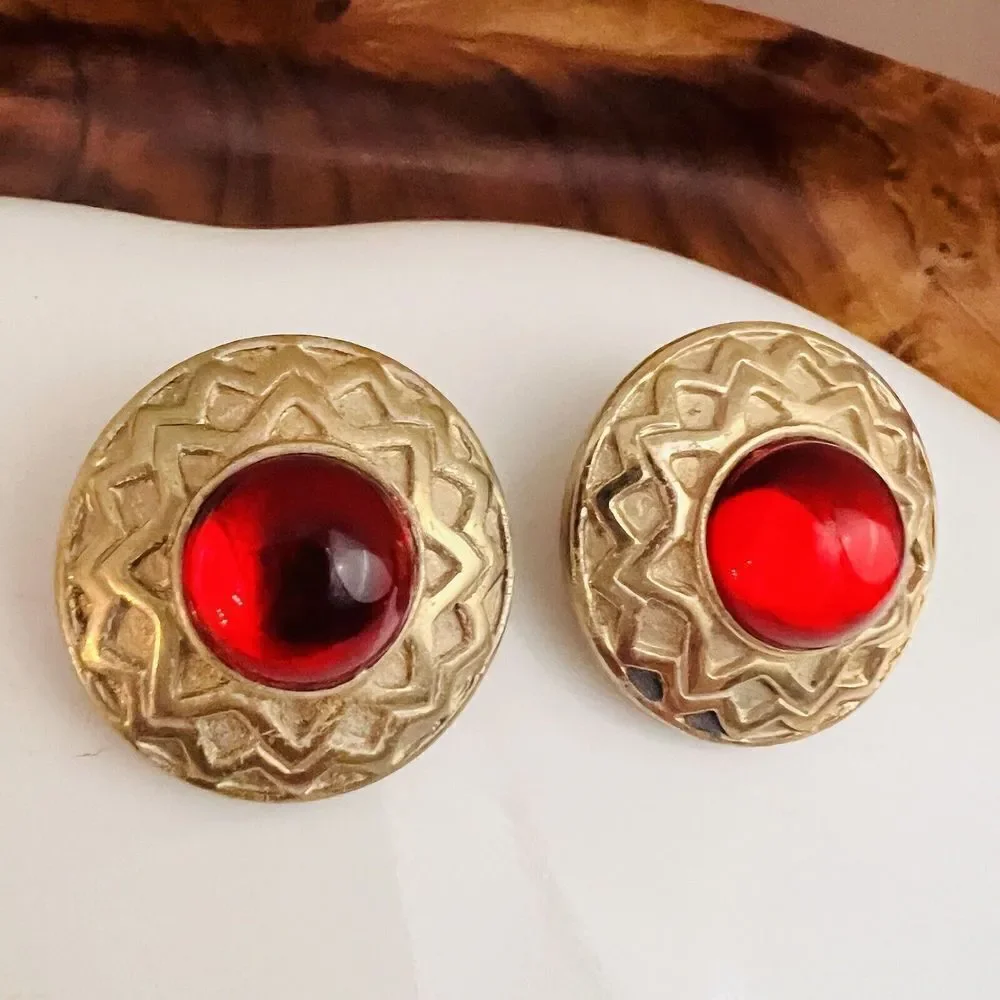 Vintage Galleria Gripoix Glass Earrings Cabochon Clip On Red Gold Tone Round